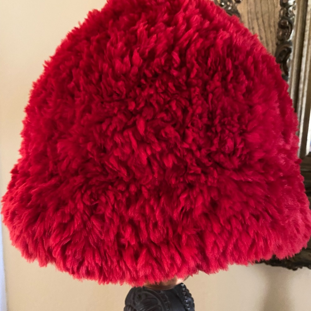 Red Knitted Sheared Beaver Scarf and Bucket Hat - Picture 7 of 8